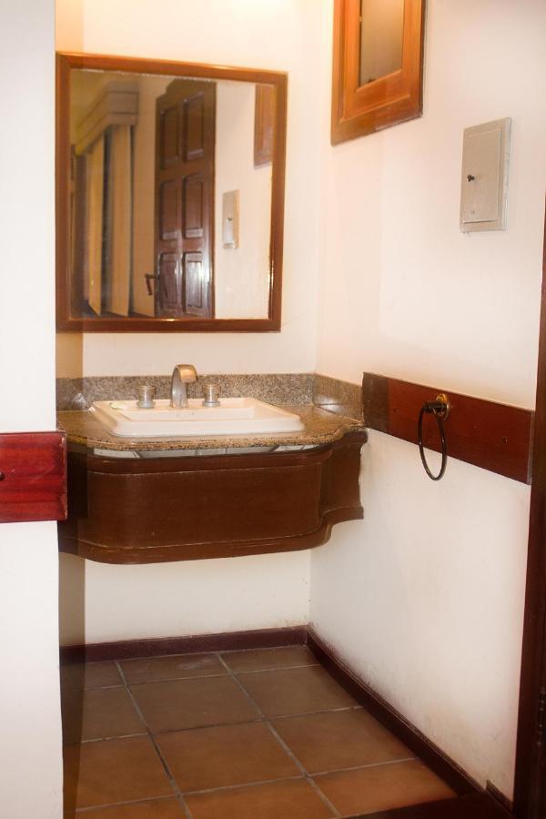 El Pantanal Hotel & Resort Puerto Quijarro  ภายนอก รูปภาพ