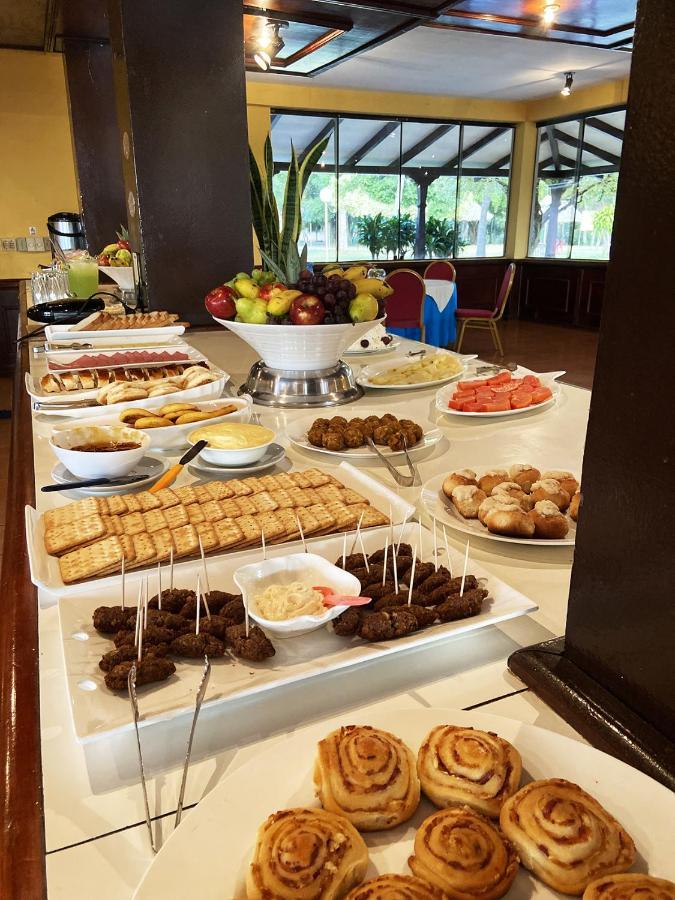 El Pantanal Hotel & Resort Puerto Quijarro  ภายนอก รูปภาพ