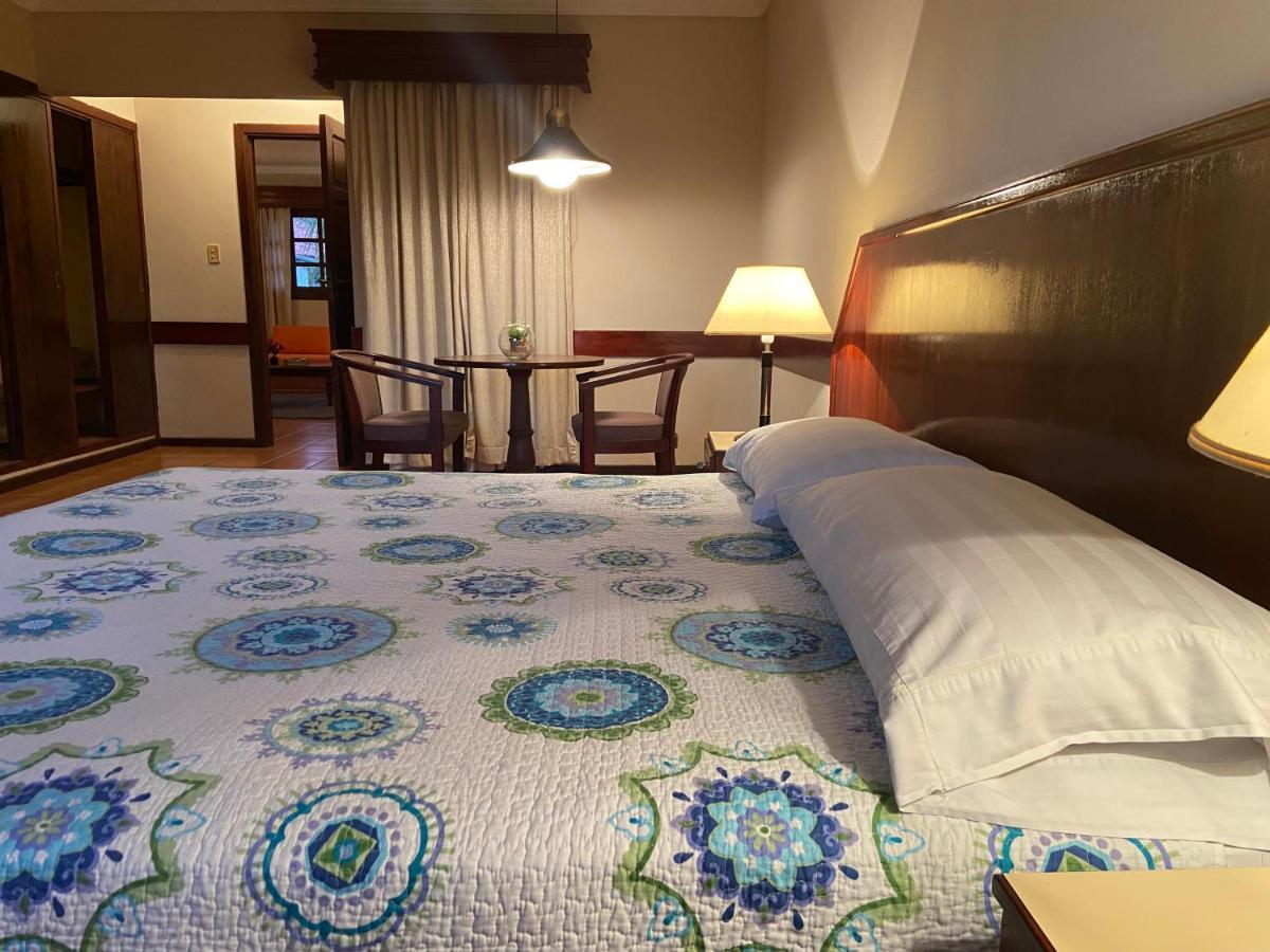 El Pantanal Hotel & Resort Puerto Quijarro  ภายนอก รูปภาพ
