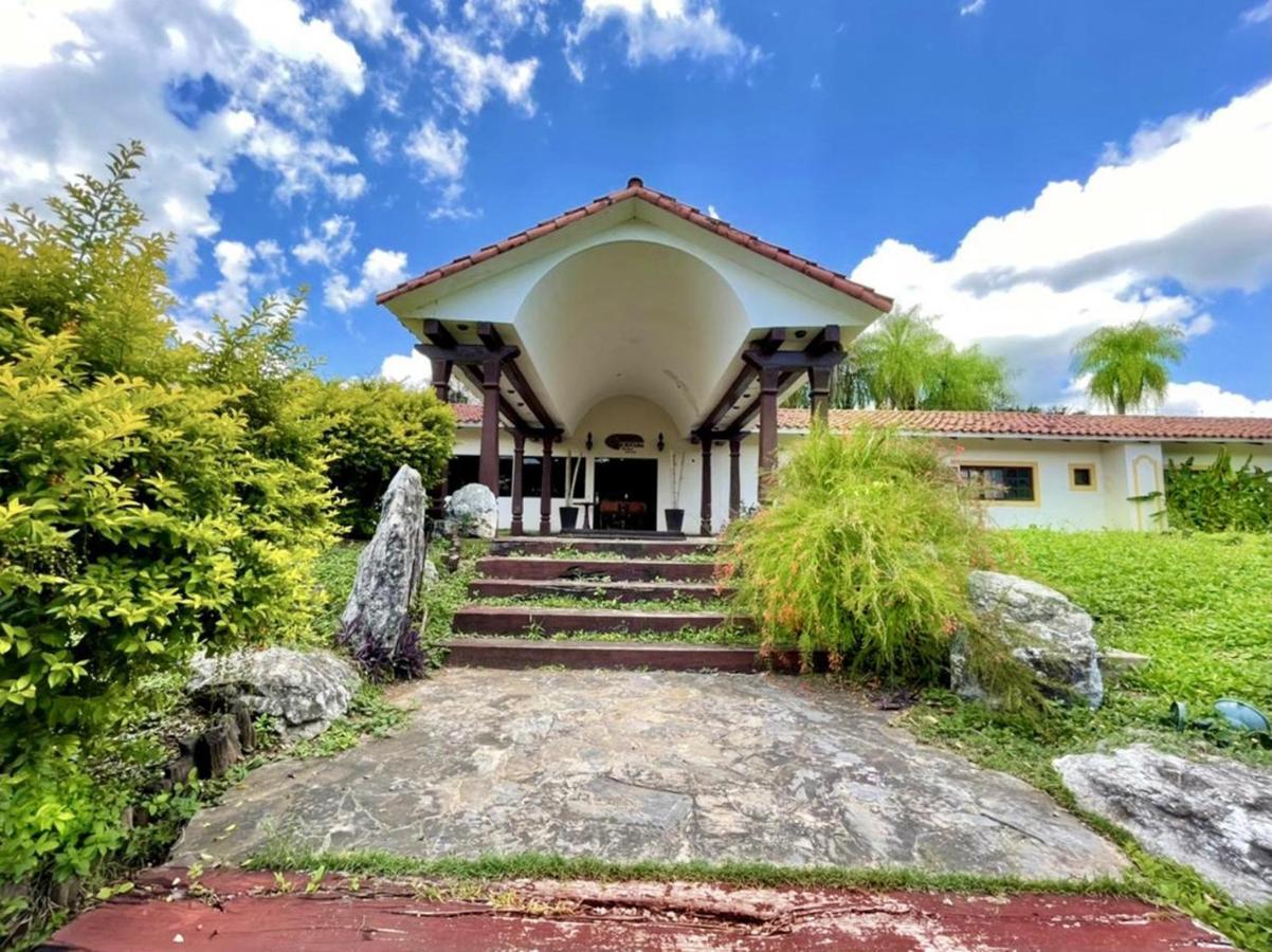 El Pantanal Hotel & Resort Puerto Quijarro  ภายนอก รูปภาพ
