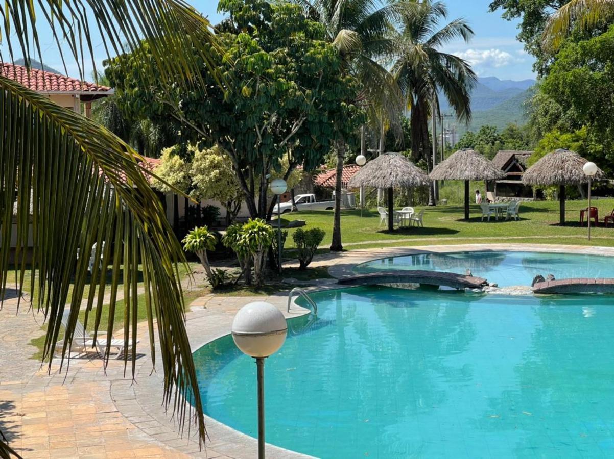 El Pantanal Hotel & Resort Puerto Quijarro  ภายนอก รูปภาพ